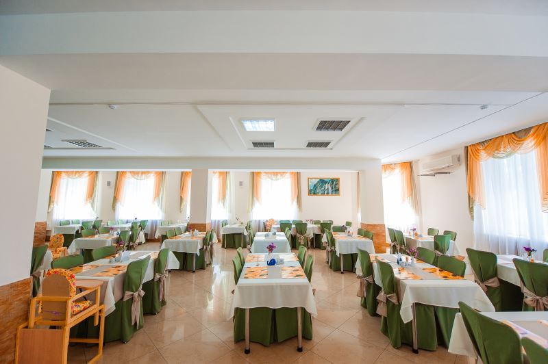 СТоловая, Солнечный в крыму с питанием